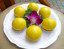 Steamed Creamy Custard Bun with Bamboo Shoot Juice