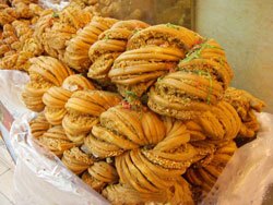 Shibajie ma hua (18th Street fried dough twists)