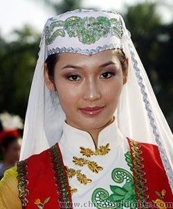 Hui Women's Costume