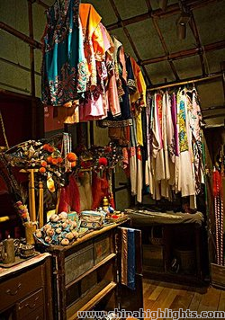 The Chinese Opera's Costumes in the Museum