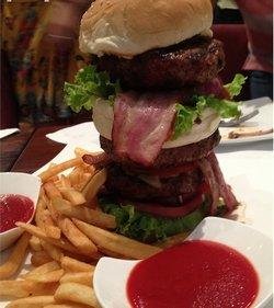 BURGERS & BEER