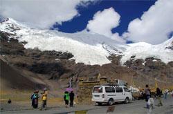 Karola Glacier and visitors