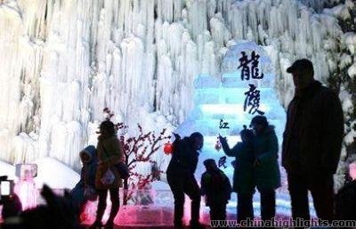 Snow in Longqingxia Valley