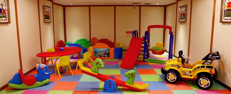 gold-2-children-place