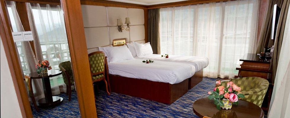 selina-deluxe-cabin