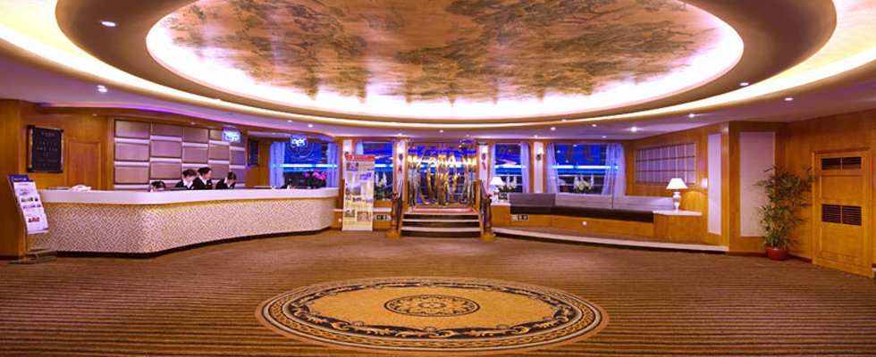 selina-lobby