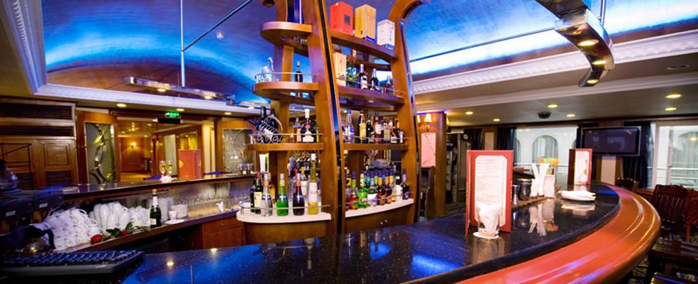 selina-yangtze-bar