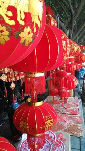 Chinese New Year Decorations, How Do Chinese People Decorate House on New Year&apos;s Day