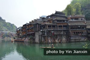 The typicl Diaojiao buildings along the river