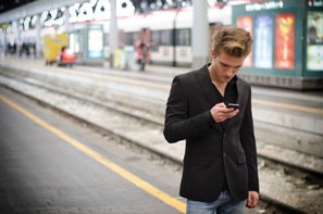 Use mobilephone to board the metro