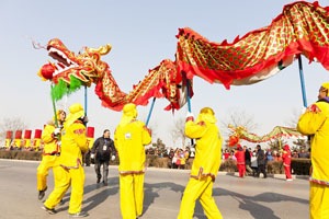Chinese new year dragon dance
