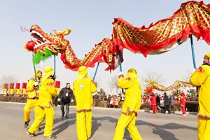 Chinesische Neujahrs-Drachentänze sind eine wichtige Aktivität beim chinesischen Neujahrsfest