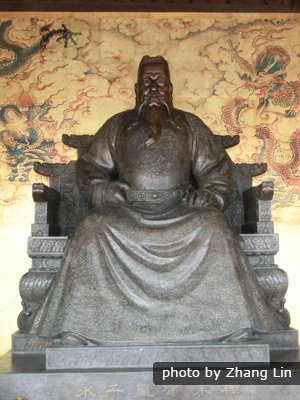 Emperor Yongle Statue at Changling