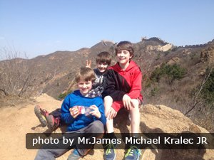 Kids on the Great Wall of China
