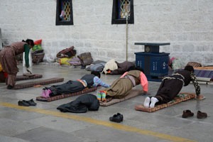 Local people praying in Jokhang Temple