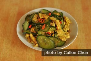 fried eggs with cucumber