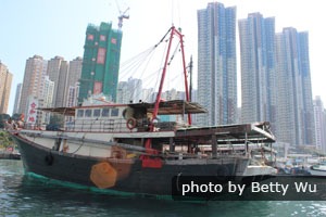 Sampan in Aberdeen Harbor