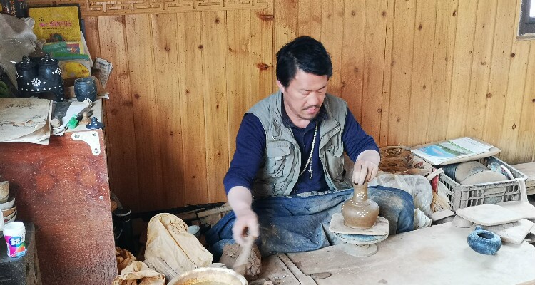 Nixi Pottery Village