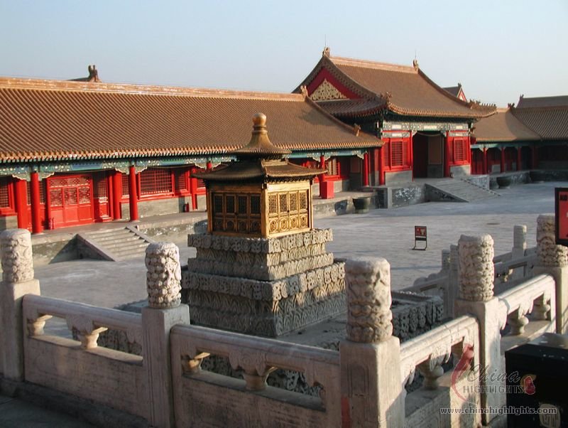 Palace of Heavenly Peace(Qianqing Gong)