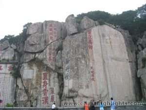 There're many costful incriptions on the rocks There're many costful incriptions on the rocks