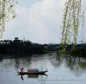 In Jiangwan town, there is the “Late Dragon Mount” full of trees and the river with flowing water. In Jiangwan town, there is the “Late Dragon Mount” full of trees and the river with flowing water.