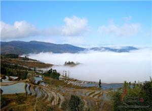 Cloud-covered Qingkou Terrace