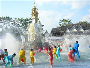 The Water Splashing Festival of Dai People