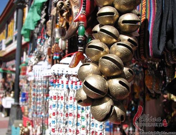 チベットラサショトン祭(雪頓祭)（4泊5日）