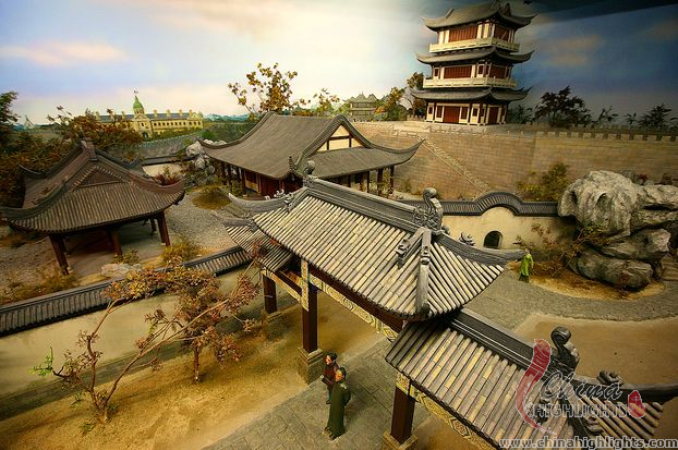 魅惑の上海と山水画の世界桂林、少数民族棚田めぐり（４泊５日）