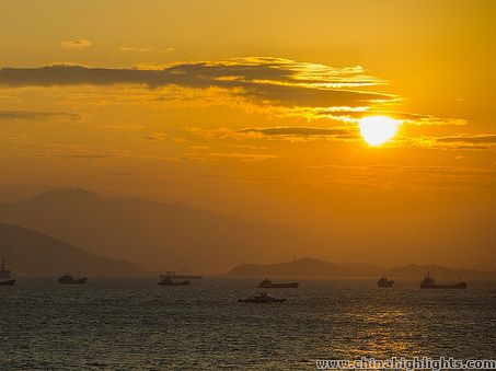 海辺の二大都市！ロマンチックなアモイと不夜城、上海（３泊４日）