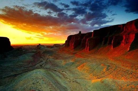 蘭州、嘉峪関、敦煌シルクロード感動の旅４泊５日間