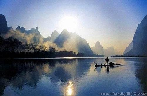 桂林ハイライト漓江下りと桂林市内、陽朔観光ツアー（1泊2日）
