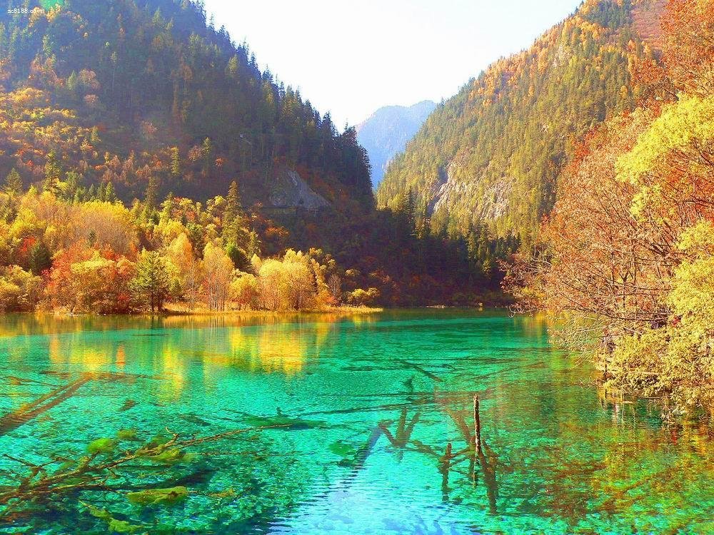 世界遺産認定！エメラルドグリーンの秘境を訪ねる（４泊５日）