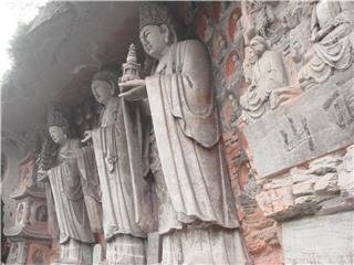 Наскальных рельефов в Дацзу