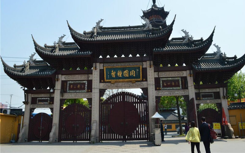  Longhua Temple 