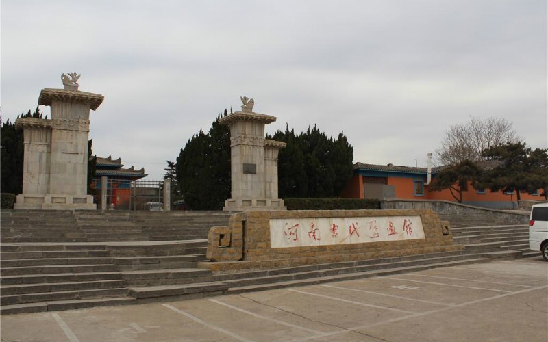 Luoyang Ancient Tombs Museum (First in the World)