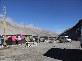 mt.everest camp base