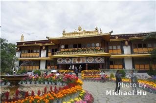 Улица Баркхор и Дворец Норбулинка