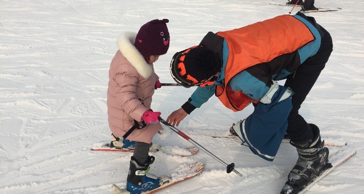 Skiing at An'ji Jiangnan Tianchi Ski Site