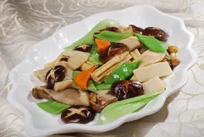 Eating vegetarian food with China Highlights