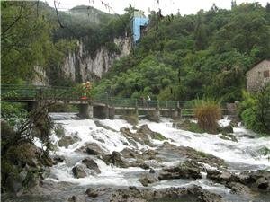 Longgong Cave
