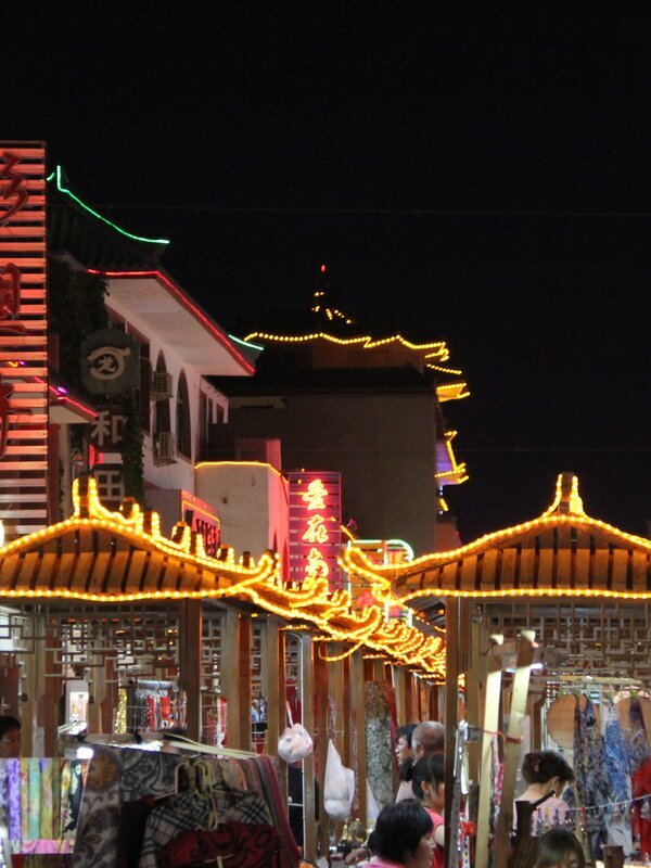 敦煌最大の夜市「沙洲夜市」