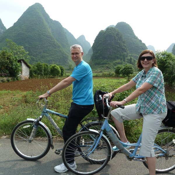 Paseo en bicicleta por la campiña de Yangshuo.