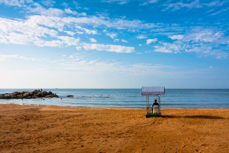 Пляж Бэйдайхэ: золотистый песок для семейного отдыха 2026