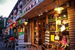 Vita Notturna sulla Via Occidentale