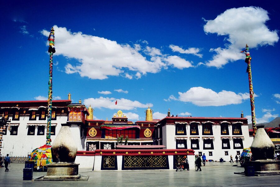 Temple de Jokhang et circumambulation de Barkhor