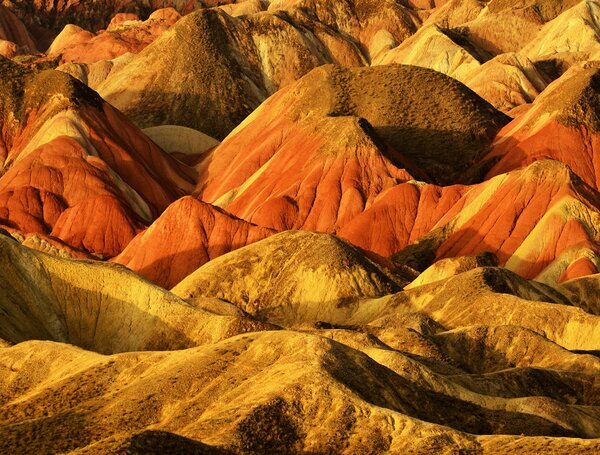 世界が注目する「張掖七彩丹霞」