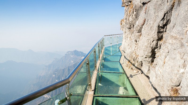 Стеклянная тропа в Китае