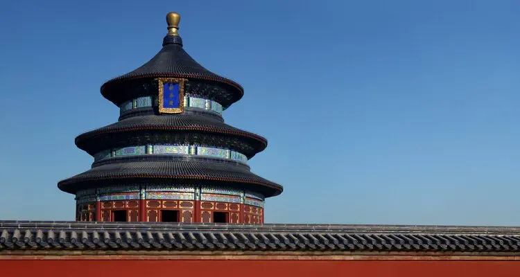 the red wall of the Temple of Heaven