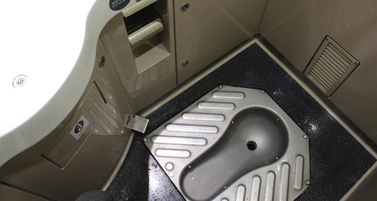 Toilets on ordinary-speed train